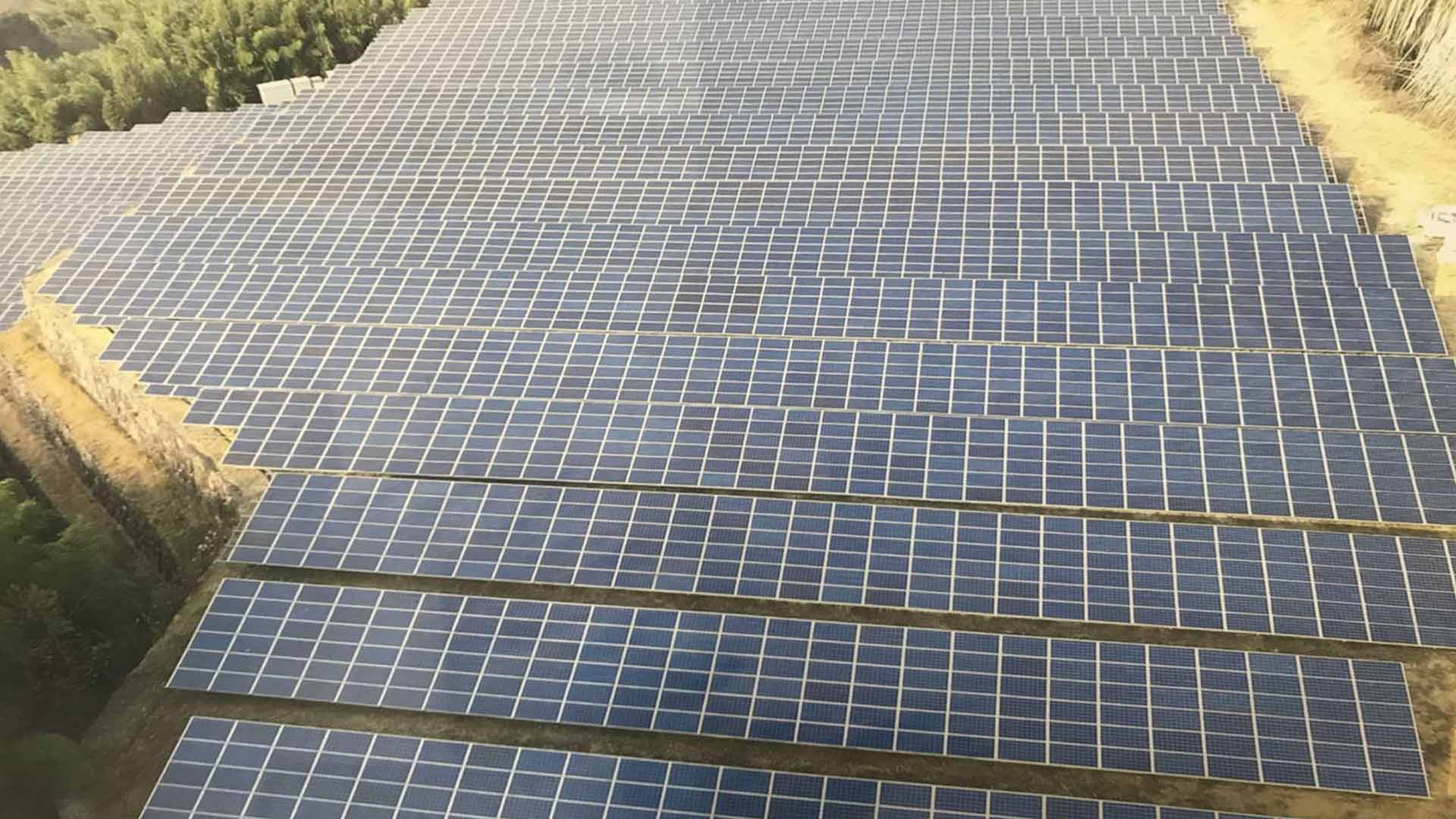 چندین پروژه خورشیدی شیب کوه توسط Huge Energy تکمیل شده است